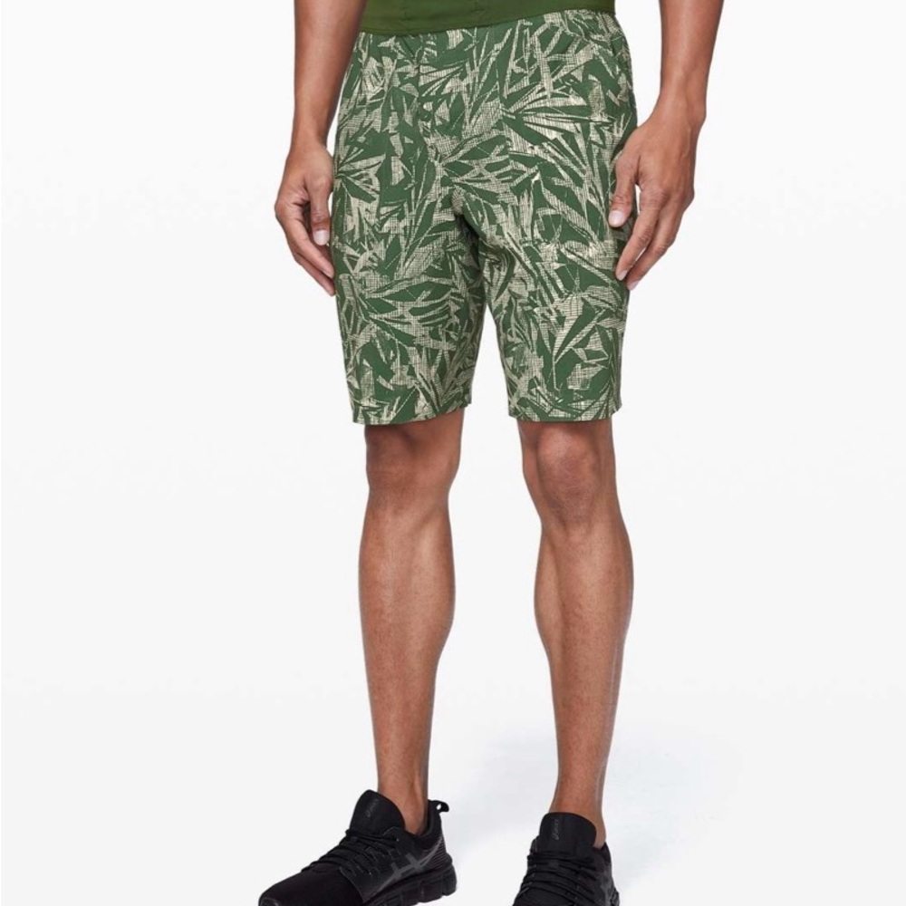 Lululemon T.H.E. Short 9" Reversible - Green Patterned Men's Athletic Shorts